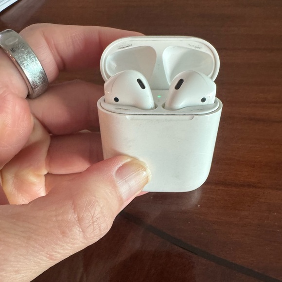 Apple AirPods 2nd Gen